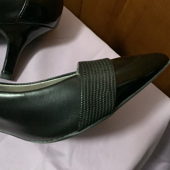 2” black shiny Anne Klein Heels - Picture 5 of 6